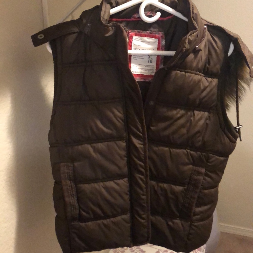 Aero vest with fur hood